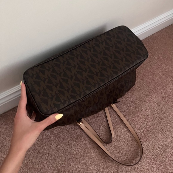 Michael Kors Brown Large Jet Set Tote and Matching Wallet Great Condition! - Picture 6 of 11